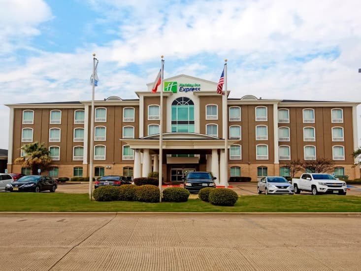 Holiday Inn Express & Suites Corsicana I-45 exterior