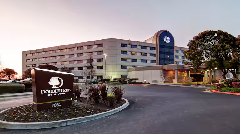 DoubleTree by Hilton Hotel Newark - Fremont exterior