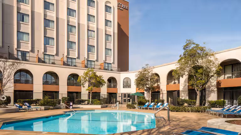 DoubleTree by Hilton Hotel Newark - Fremont